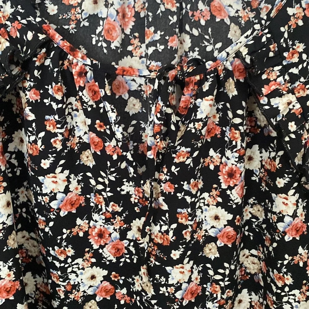 Pleione ruffle floral lace cuff blouse - Picture 5 of 5